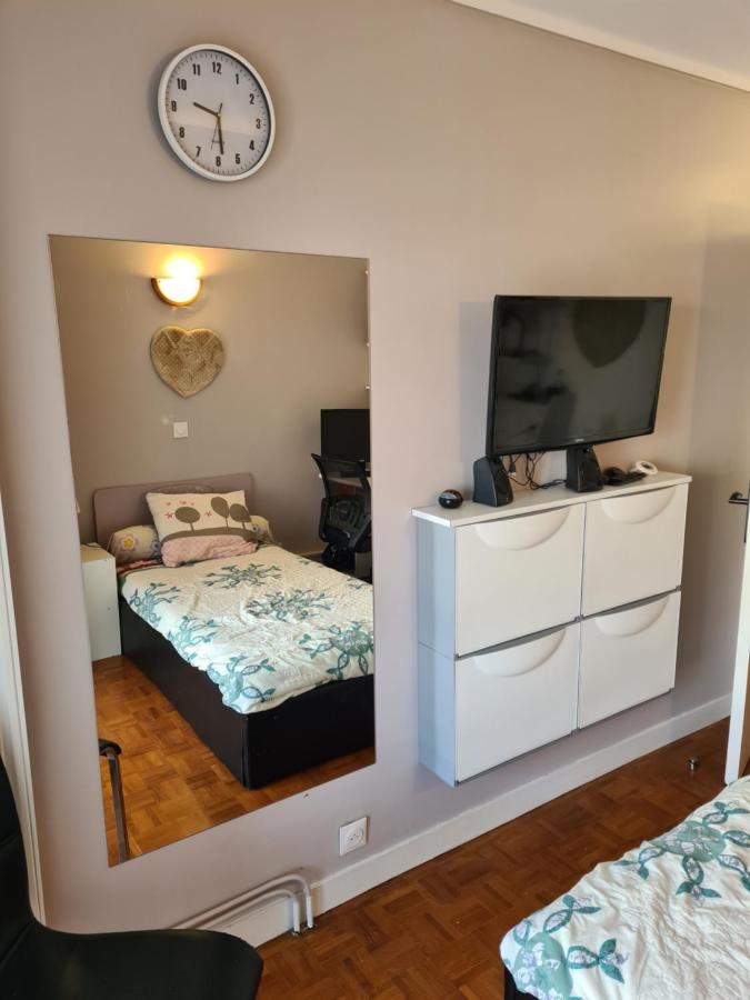 De 11 M2 Avec Balcon Homestay Paris